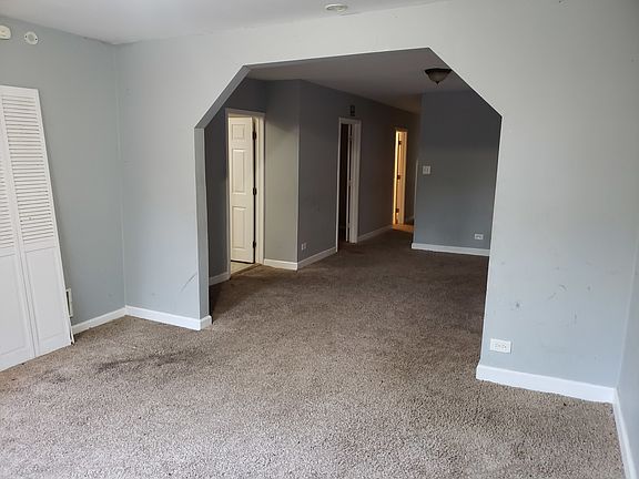 3rd image of 10808 S Hoxie Ave #1