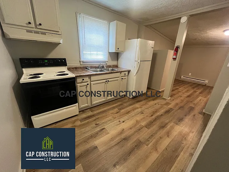 547 Berry St — Photo 2