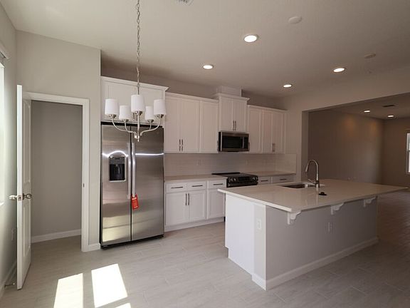 3rd image of 470 Lady Palm St