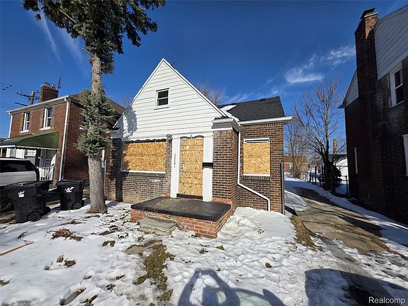 2nd image of 15241 Seymour St
