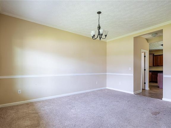 5th image of 6 Willow Trace Dr