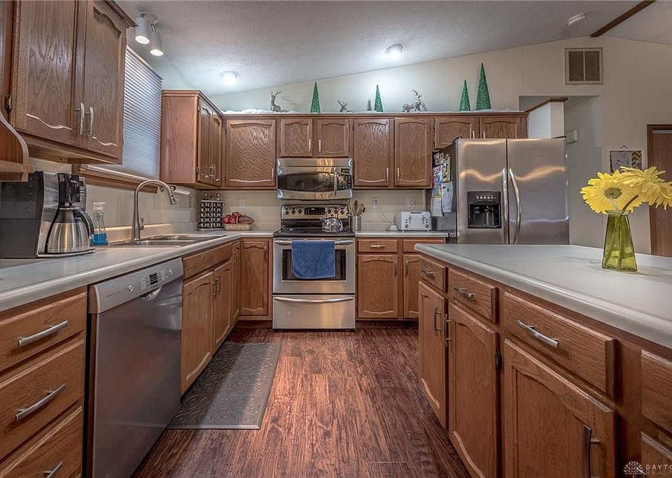1st image of 25 Dorchester Dr