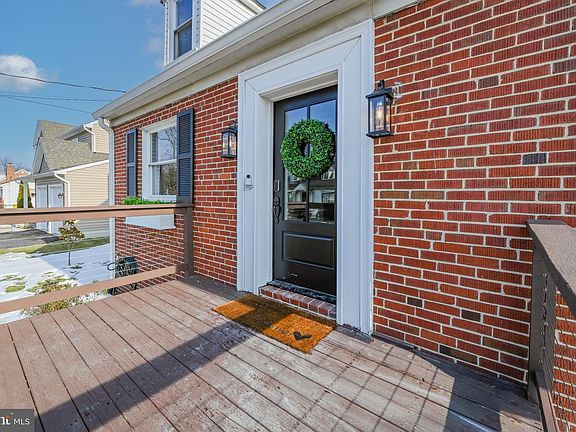 4th image of 233 Kenwood Rd