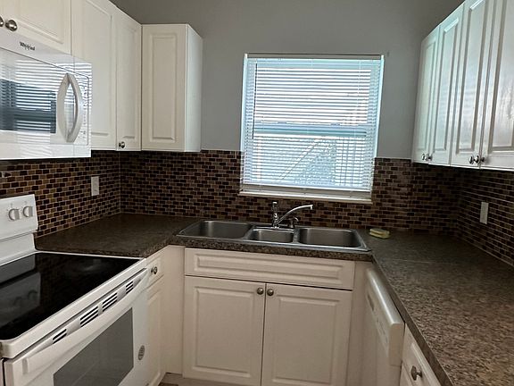 5th image of 21962 Hernando Ave #1