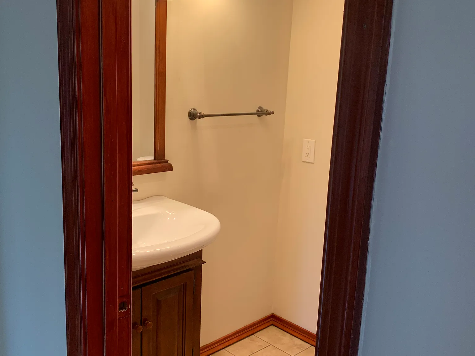 4 bed, 1896 sqft, $3,850 — Photo 3