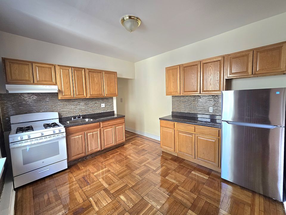 1st image of 566 Parkside Ave #D7