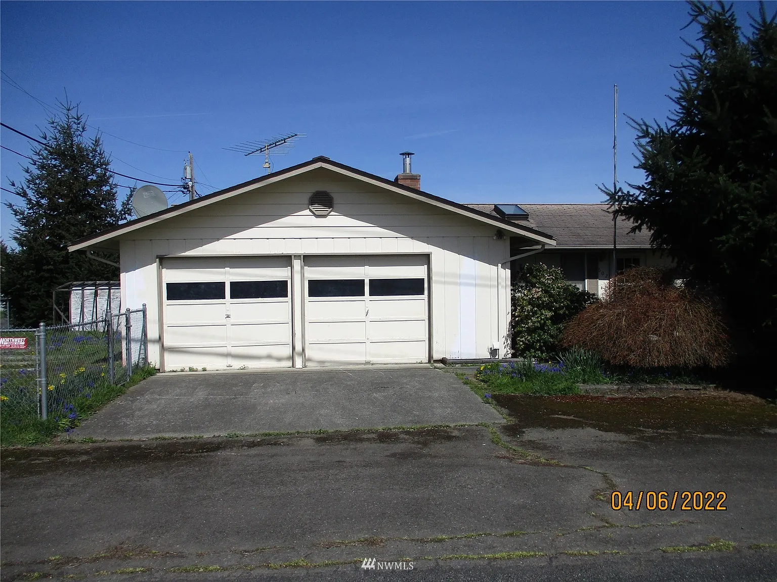 602 E Cedar St photo 1