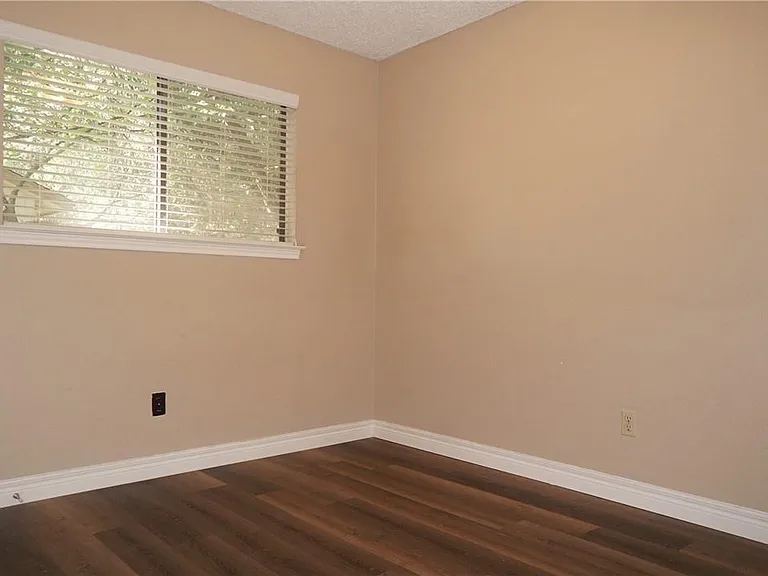 6525 Hart Ln — Photo 16