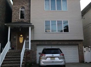 28 Andrew St, Bayonne, NJ 07002