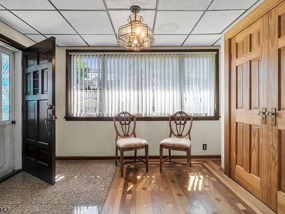 5th image of 246 E 8Th St