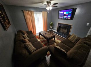 562 Candle Ln APT 103, Newport News, VA 23608