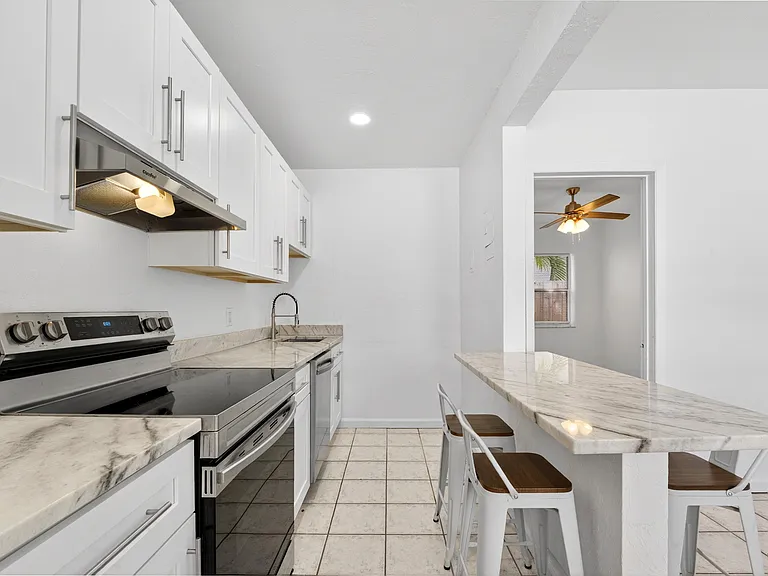 412 SE 16th St #3A — Photo 5