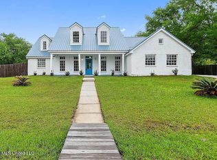 233 Henley Pl, Bay Saint Louis, MS 39520