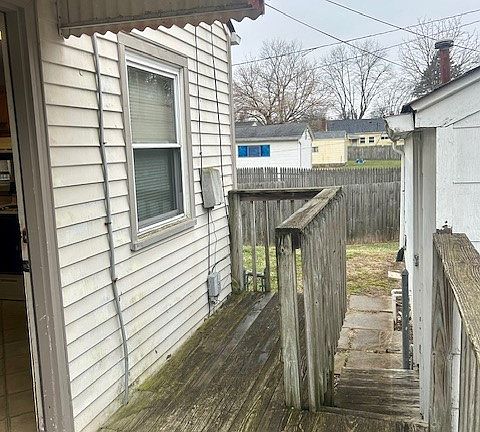 3rd image of 1865 Russet Ave