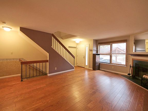 2nd image of 927 Quail Meadows Ct