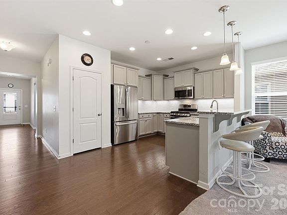 5th image of 3176 Bridgewater St