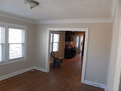 5th image of 4001 Bell St APT 2