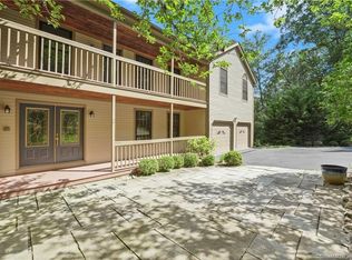 27 Blackberry Dr E, Stamford, CT 06903