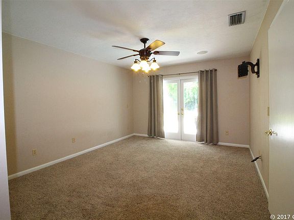 3rd image of 2820 NW 35th Pl