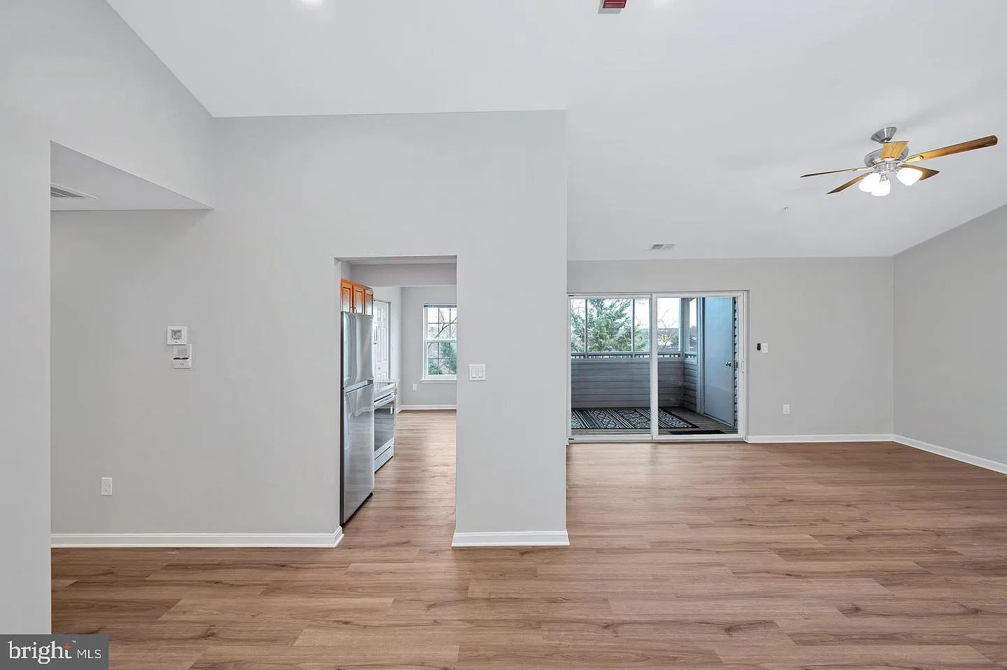 2 bed, 2.0 bath, 1051 sqft, $2,100 — Photo 4