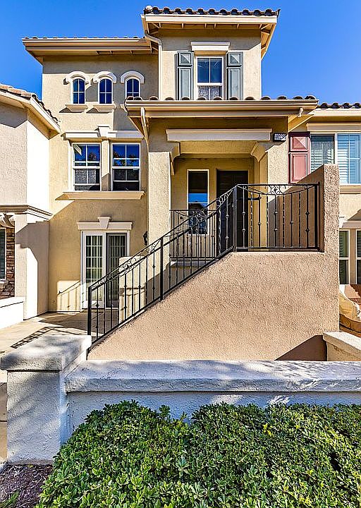 2nd image of 40238 Rosewell Ct