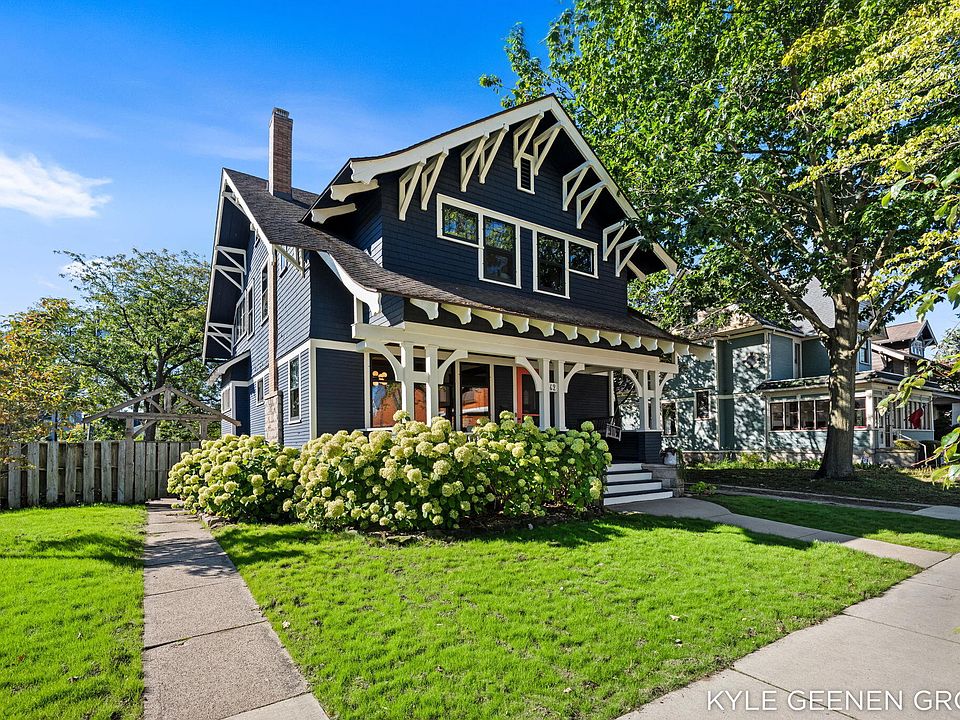 1st image of 62 W 11th St