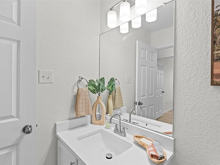 406 Covent Dr — Photo 19