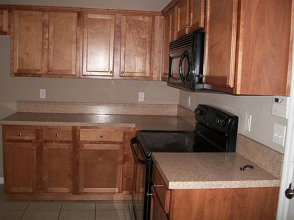 5th image of 333 N Charles Willis Dr