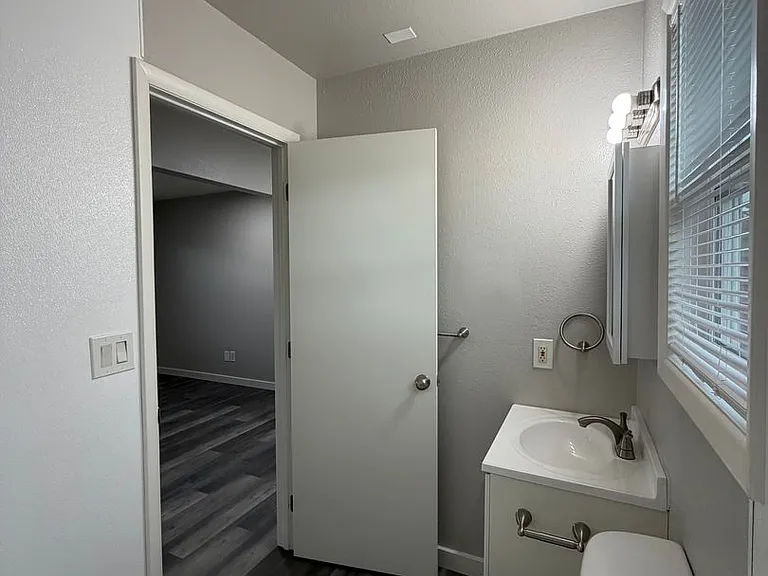 P117 - Gardenside Apartments — Photo 7