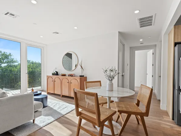 1173 Rogers Avenue image 4 of 12