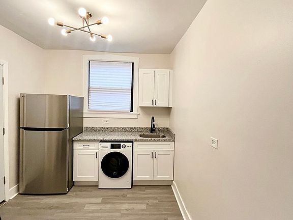 5th image of 1327 N Lorel Ave APT 2W