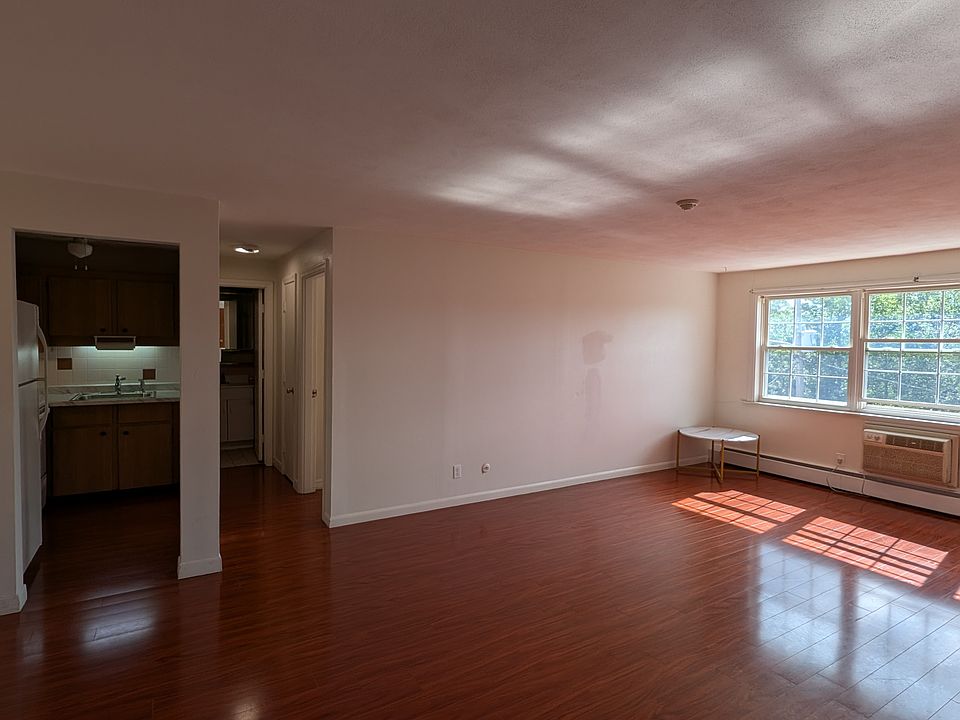 1st image of 8 Tara Dr Unit 10