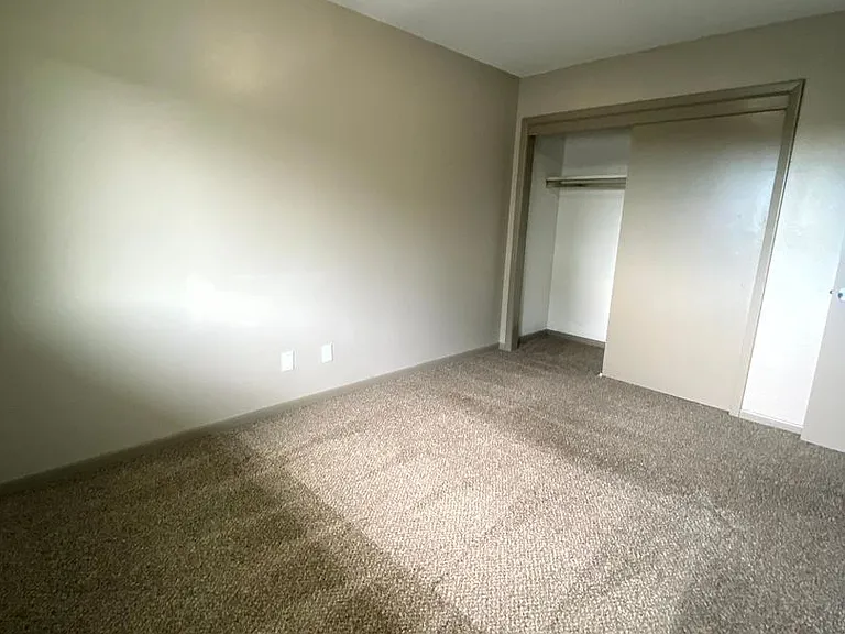 900 Elder Ln — Photo 9
