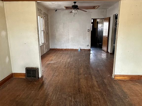 5th image of 1652 N Laramie Ave
