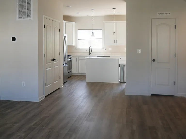 2517 Drake Ln — Photo 4