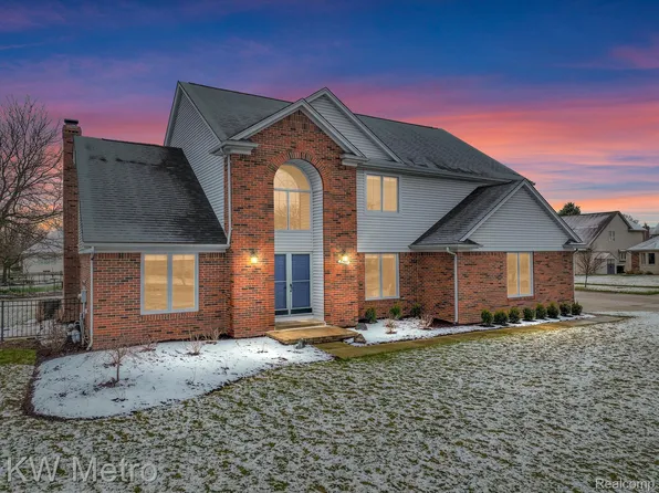 53495 Poinsettia Dr, Macomb, MI 48042