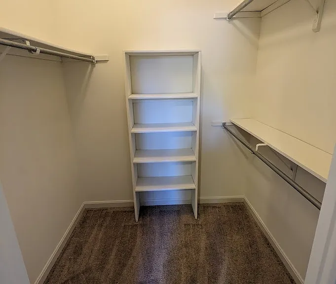 Spinnaker Cove Apartments — Photo 12