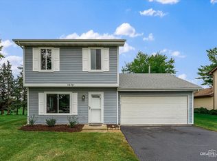 1672 S Edinburgh Ln, Aurora, IL 60504
