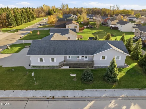 1502 14th Ave SE, East Grand Forks, MN 56721