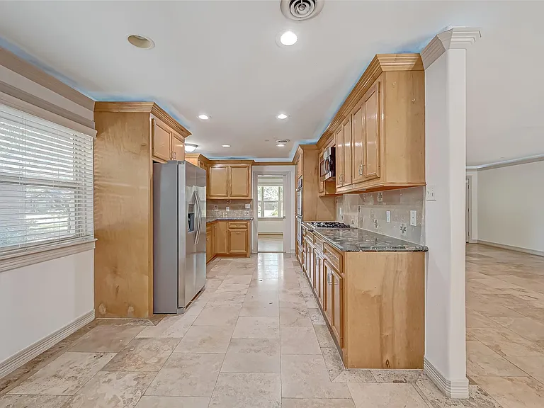5611 Briarbend Dr — Photo 25