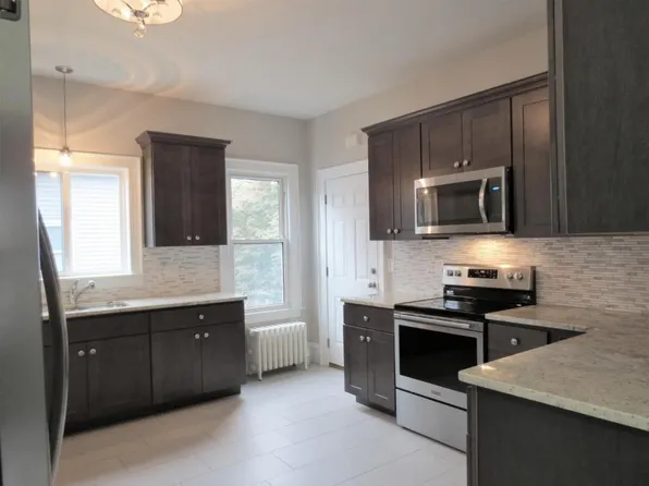 678 Hanover St, Fall River, MA 02720