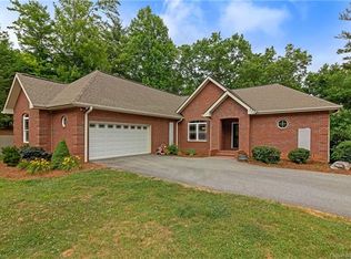 332 Oxford Ct, Brevard, NC 28712