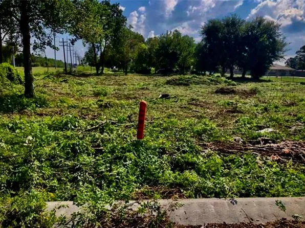 4975 Marque Dr, New Orleans, LA 70127