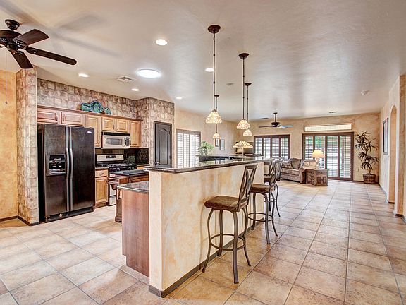 3rd image of 305 W Sunrise Vista Dr