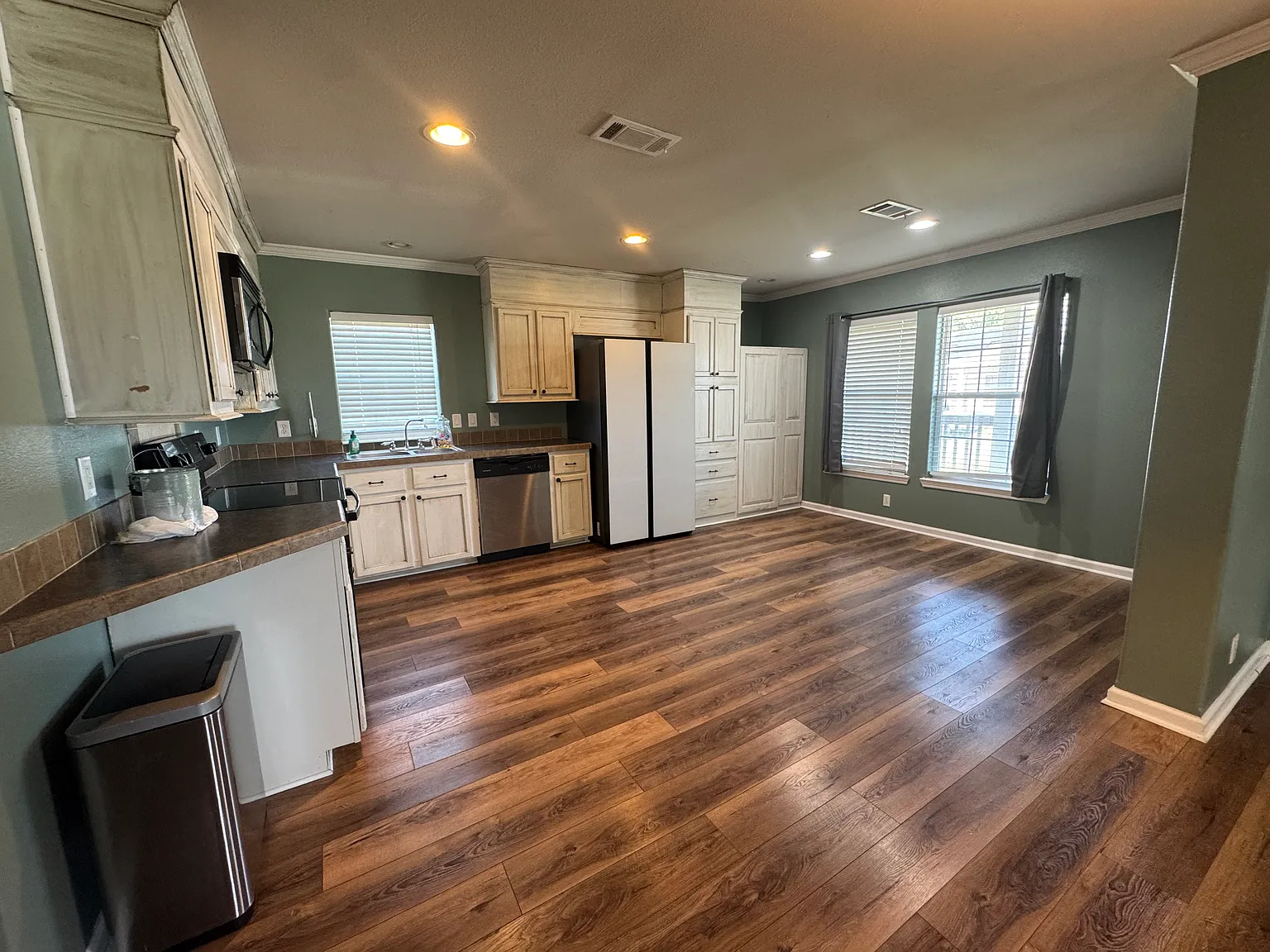 3 bed, 1400 sqft, $1,650 — Photo 4