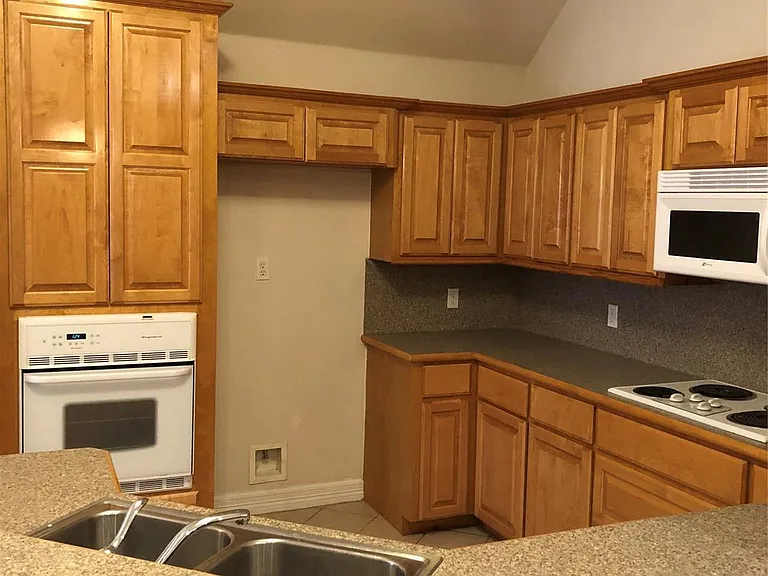 13322 Colton Ln — Photo 7