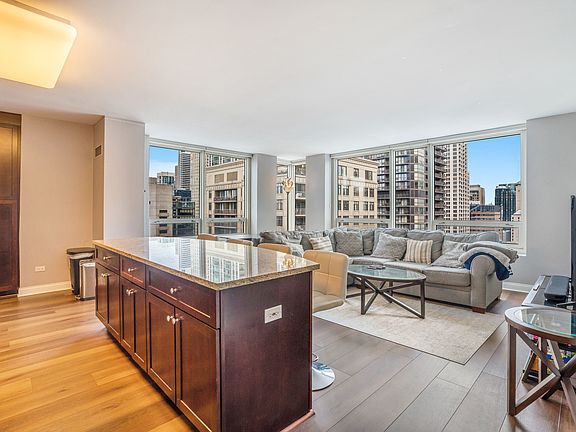 5th image of 33 W Ontario St APT 26A