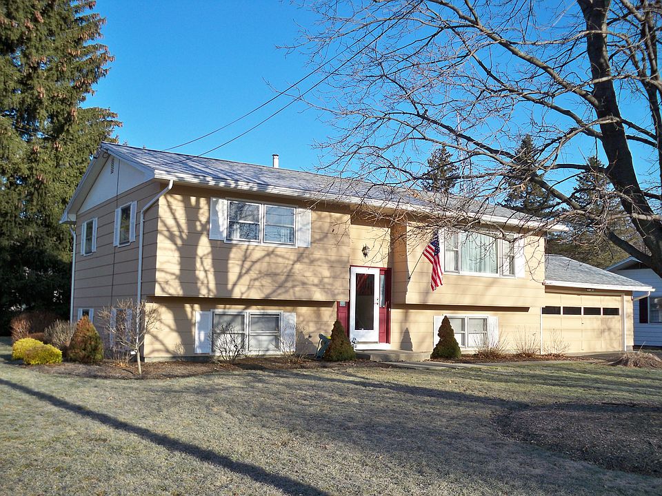 1st image of 18 Stanford Dr