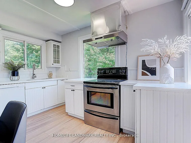 20573 Yonge St — Photo 15
