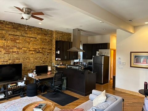 2nd image of 936 N Wolcott Ave #2